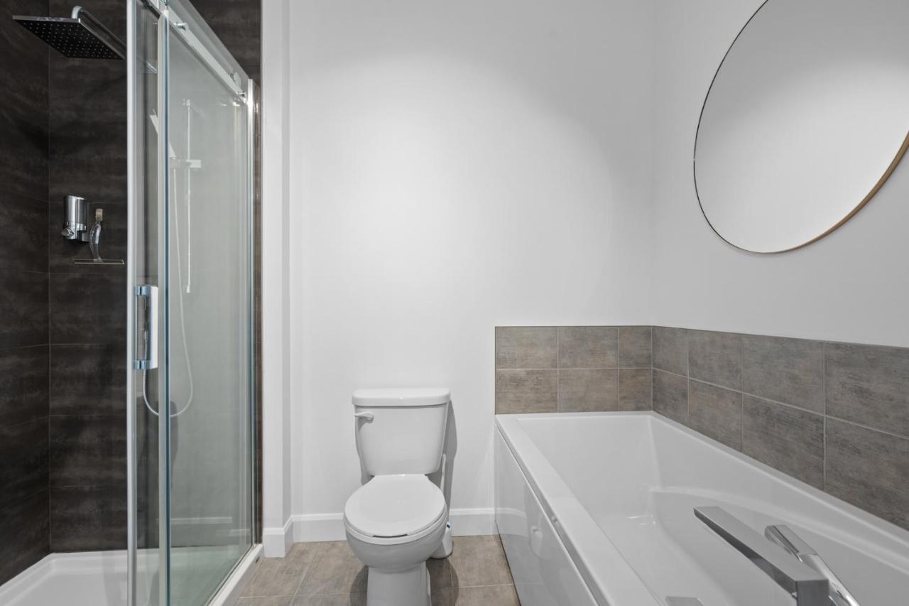 INITIAL -CLASSE S- Centre-ville de Québec +stationnement Extérieur photo