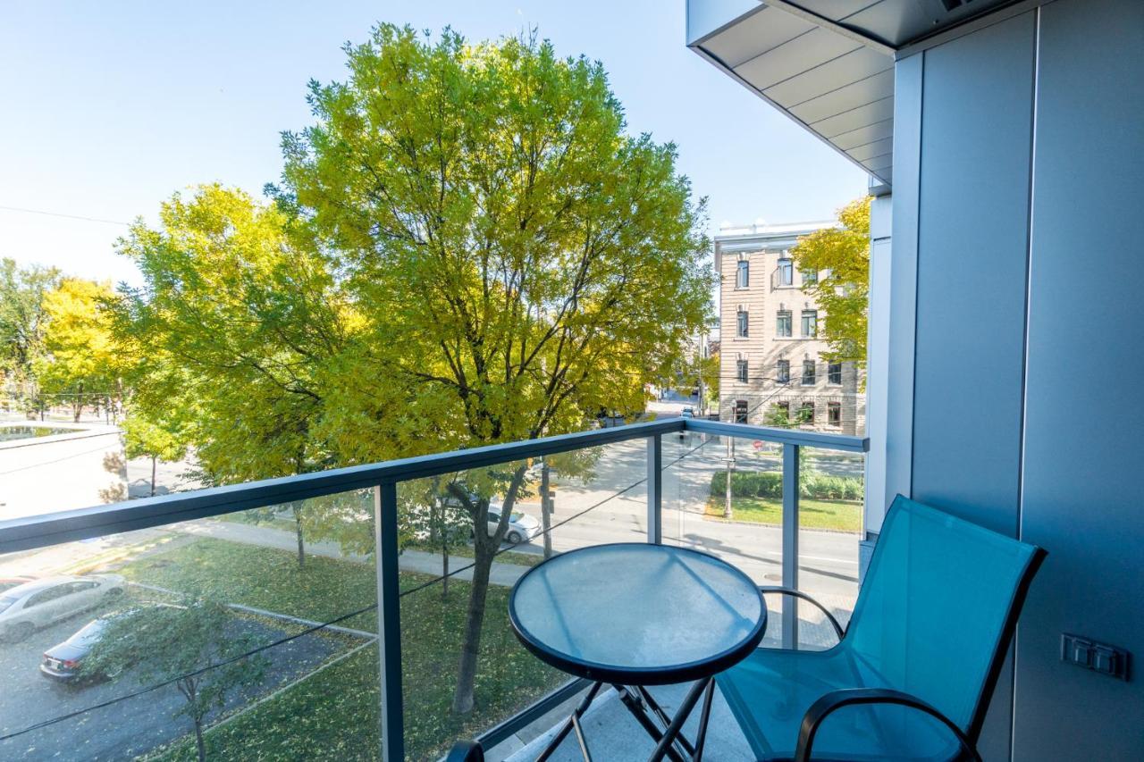 INITIAL -CLASSE S- Centre-ville de Québec +stationnement Extérieur photo